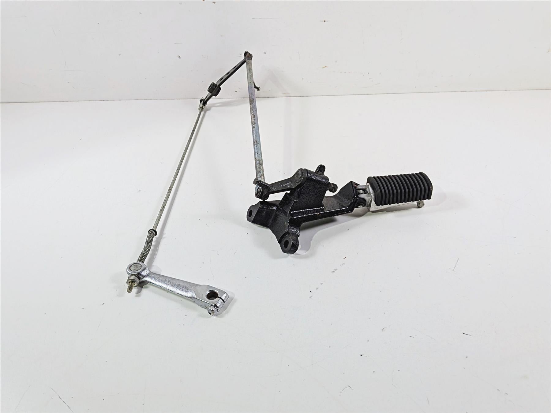 2005 Suzuki VZ800 M50 Boulevard Right Footpeg + Brake Links Set 43511-41F00 {{ shop.shopifyCountryName }} - Mototech271