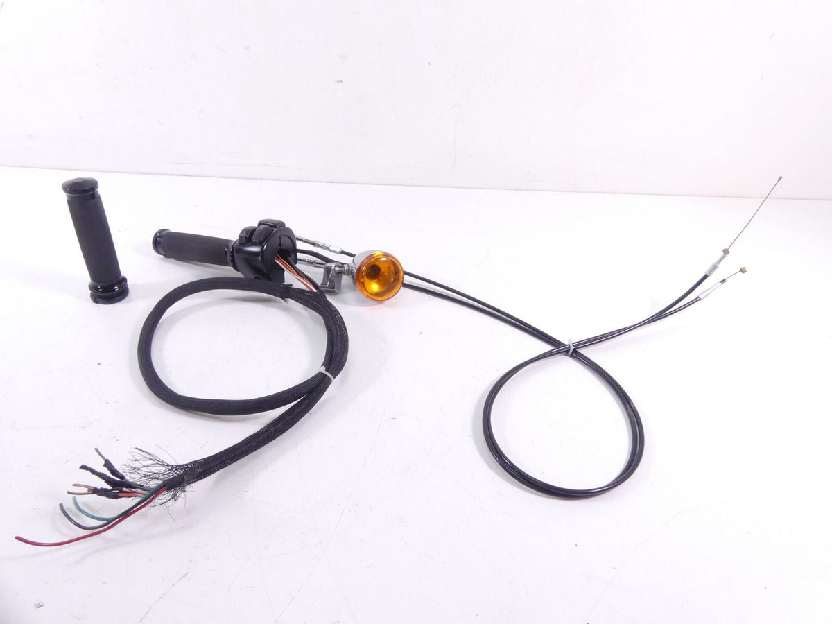 2009 Harley FXDF Dyna Fat Bob Right Throttle Control Switch & Blinker 71684-06A {{ shop.shopifyCountryName }} - Mototech271