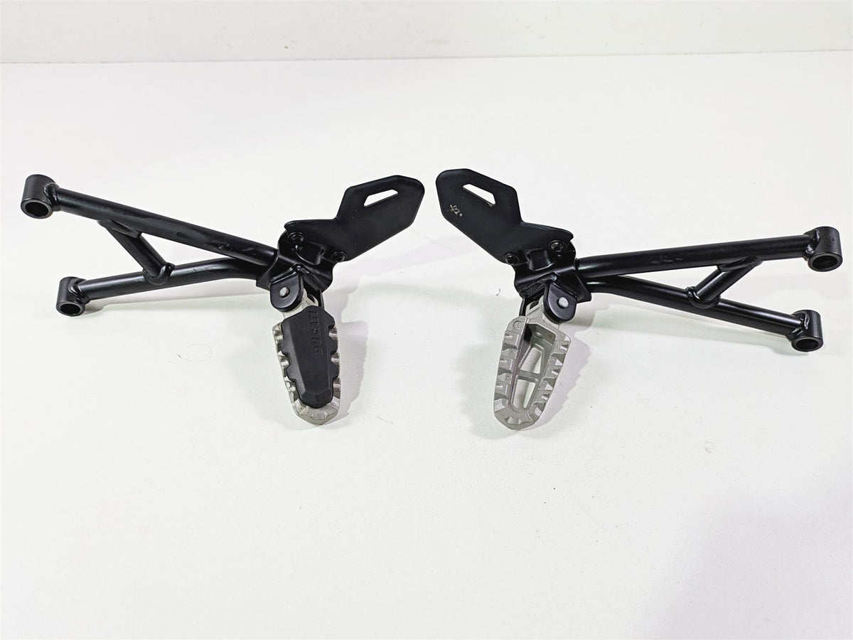 2018 Ducati Scrambler Desert Sled 800 Rear Passenger Footpeg Rest Set 46510742BA {{ shop.shopifyCountryName }} - Mototech271