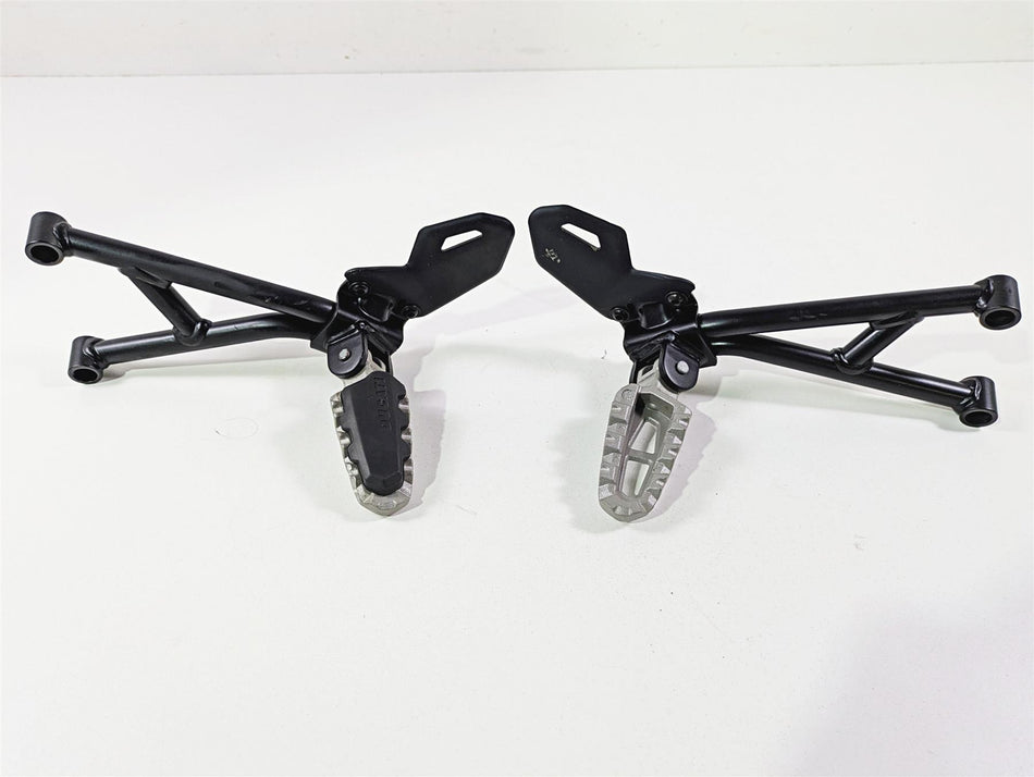 2018 Ducati Scrambler Desert Sled 800 Rear Passenger Footpeg Rest Set 46510742BA {{ shop.shopifyCountryName }} - Mototech271