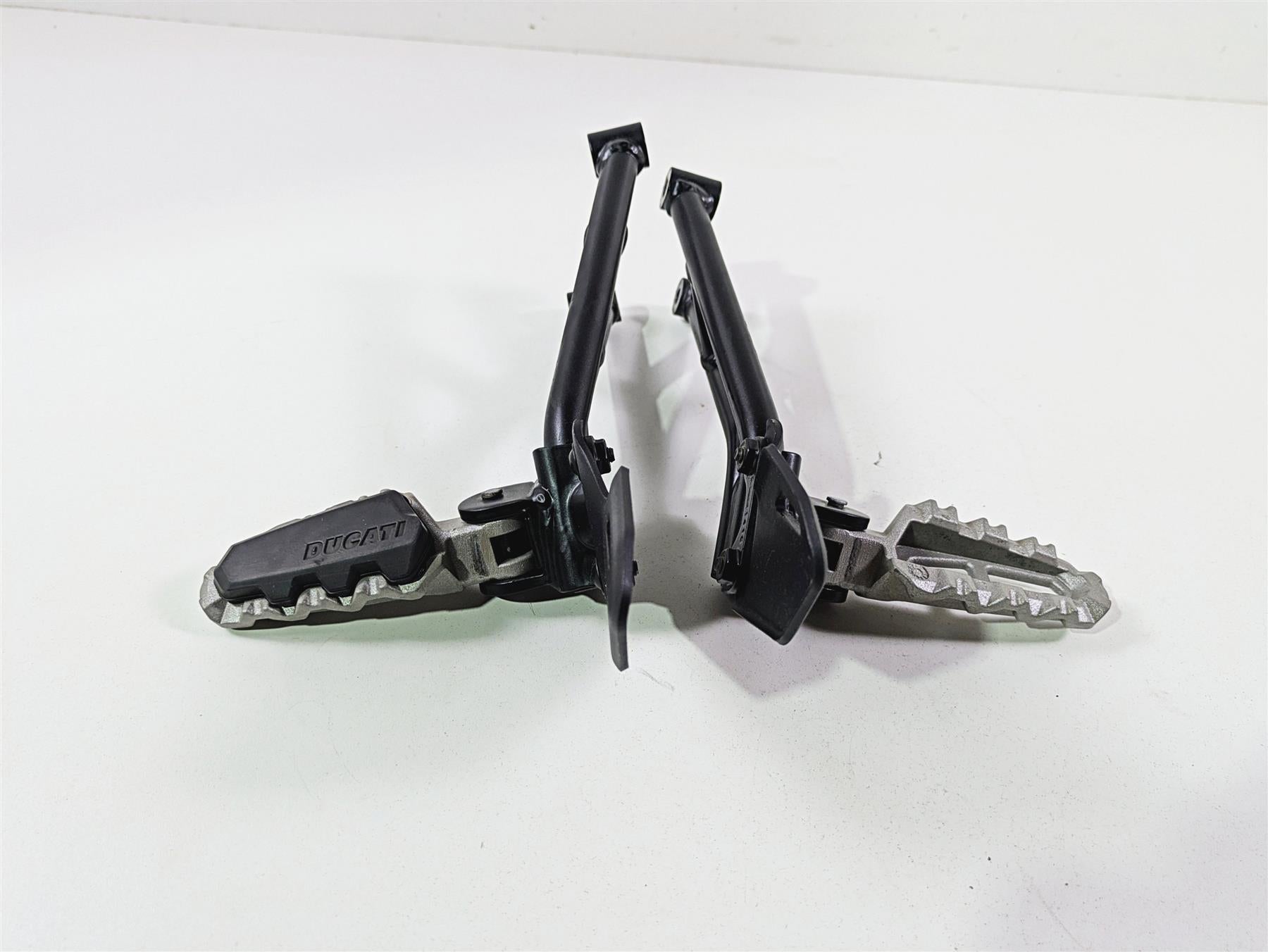 2018 Ducati Scrambler Desert Sled 800 Rear Passenger Footpeg Rest Set 46510742BA {{ shop.shopifyCountryName }} - Mototech271