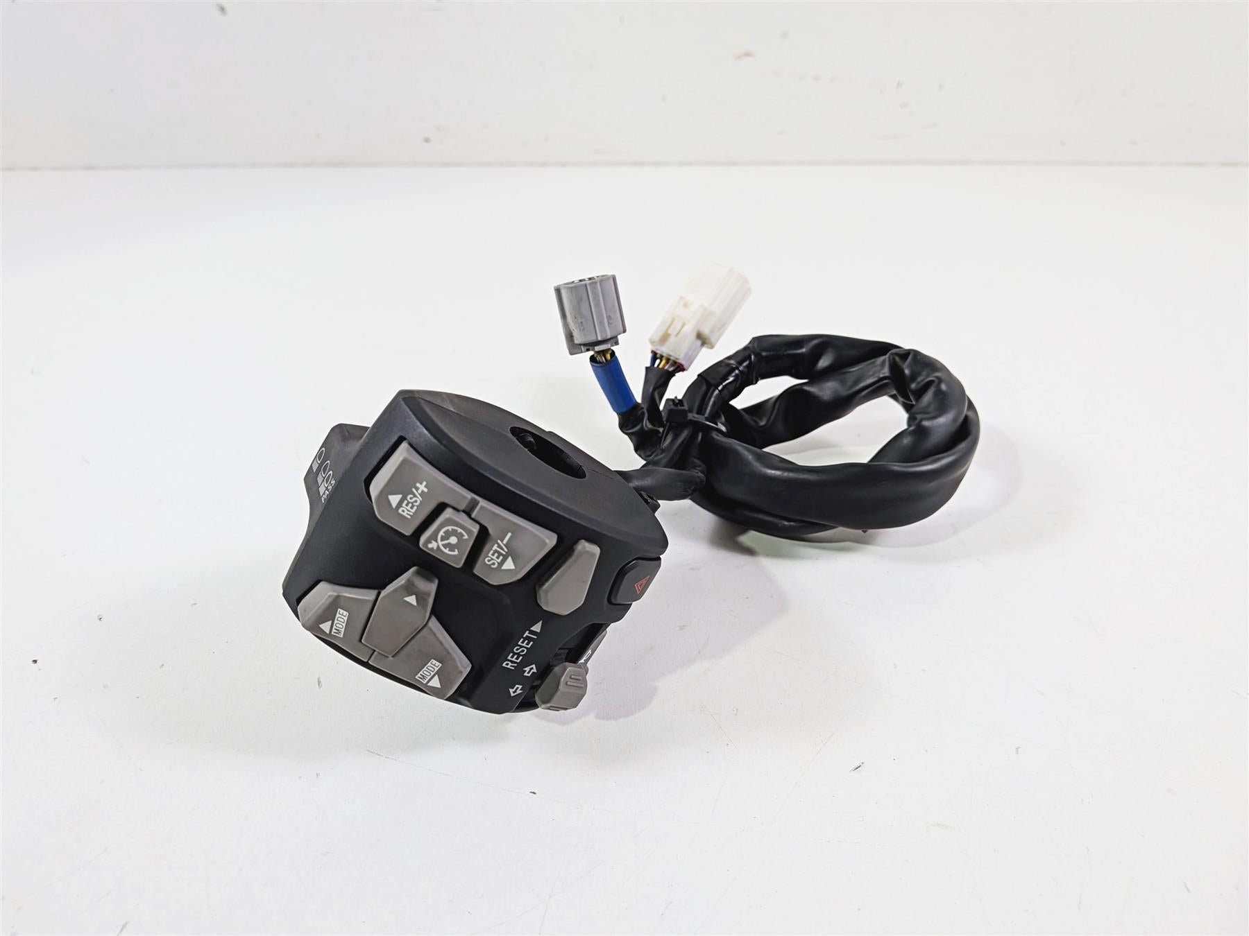 2022 Kawasaki ZX10R ZX1000 Ninja Left Hand Light Control Switch 46091-0576 {{ shop.shopifyCountryName }} - Mototech271