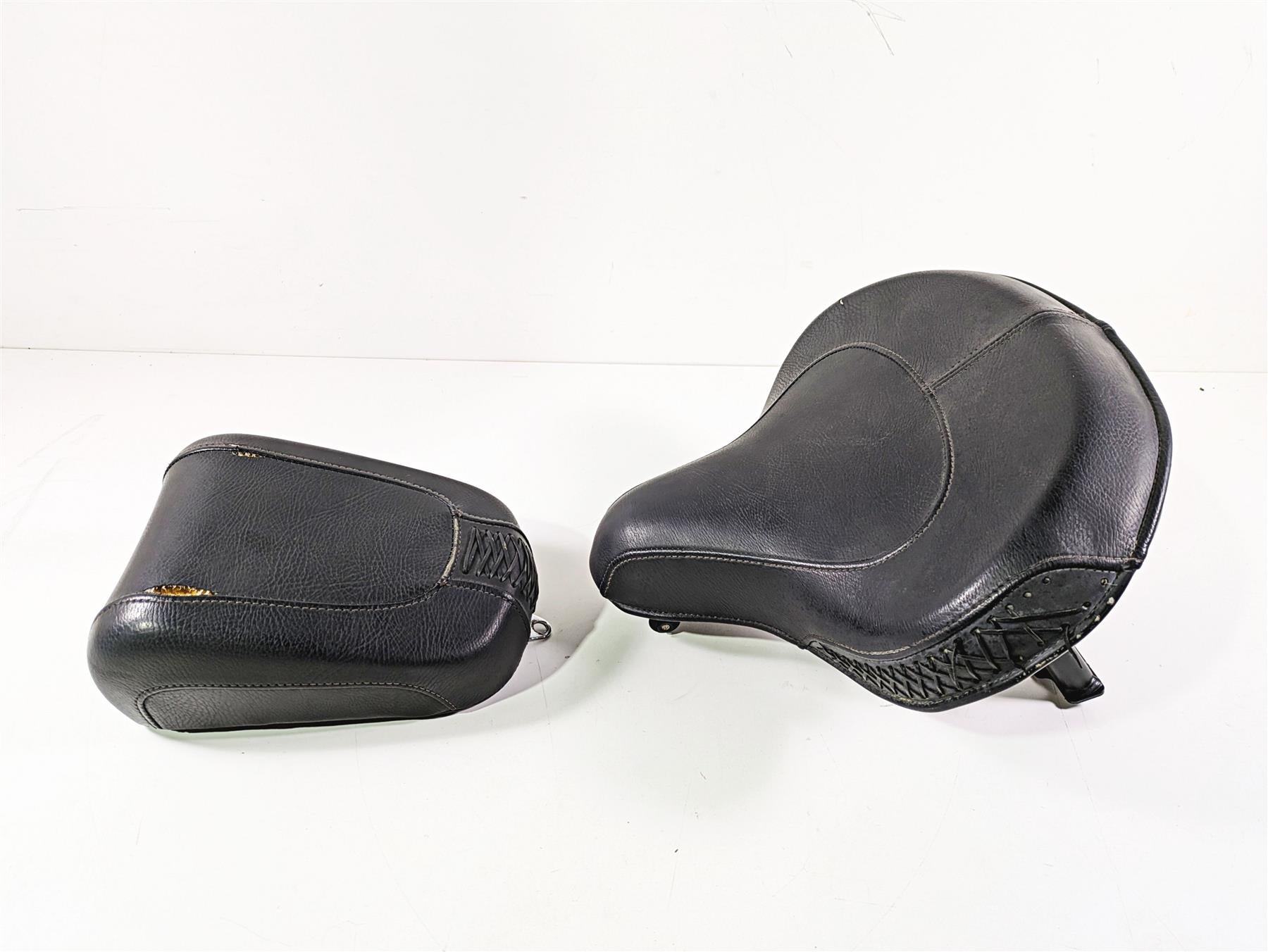 2008 Harley FLSTSB Cross Bones Front Rear Seat Saddle & Mount Set 51481-08 {{ shop.shopifyCountryName }} - Mototech271