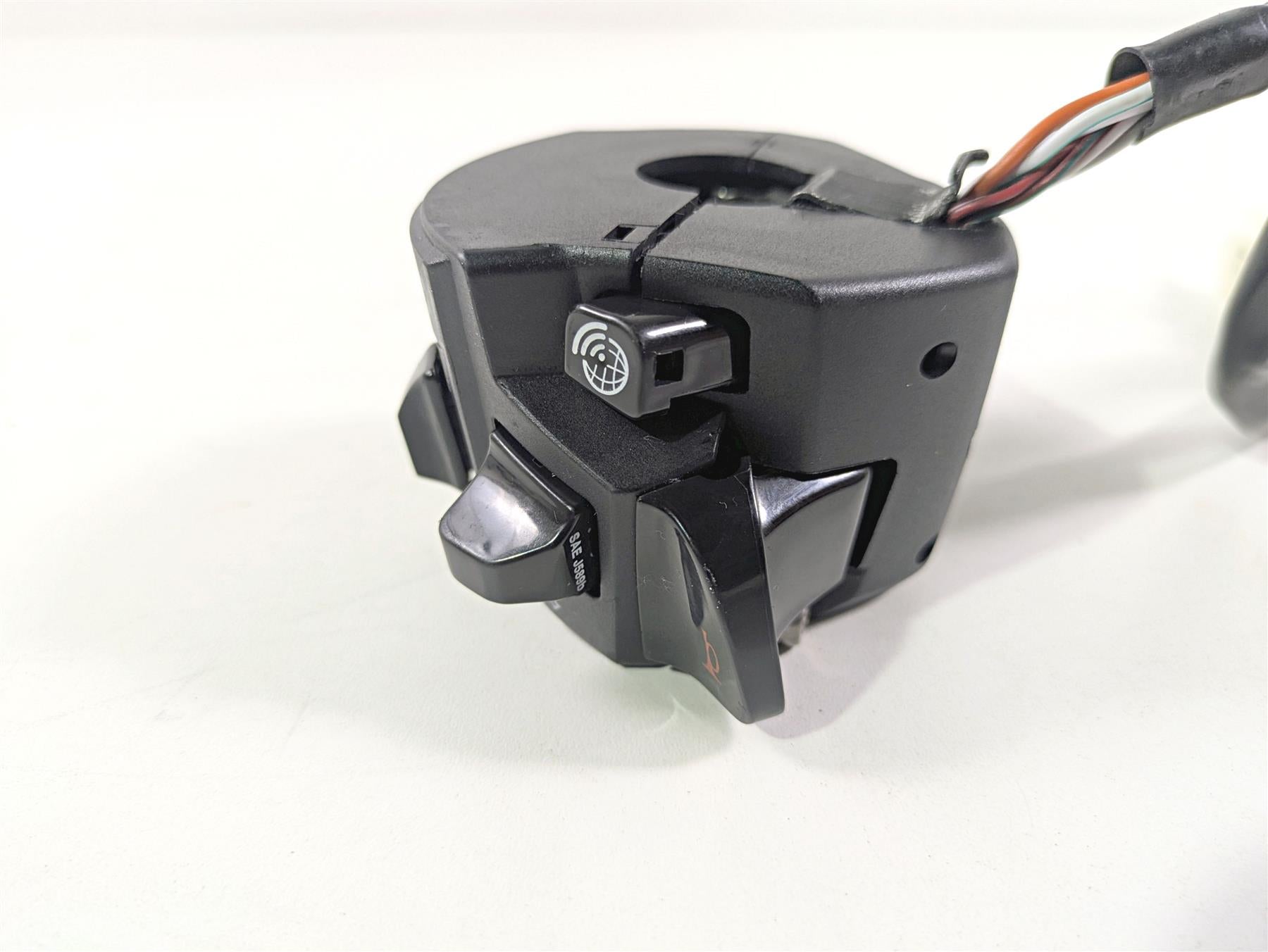 2017 Aprilia RSV 1100 Tuono V4 Factory Left Hand Light Control Switch 2D0002965 {{ shop.shopifyCountryName }} - Mototech271
