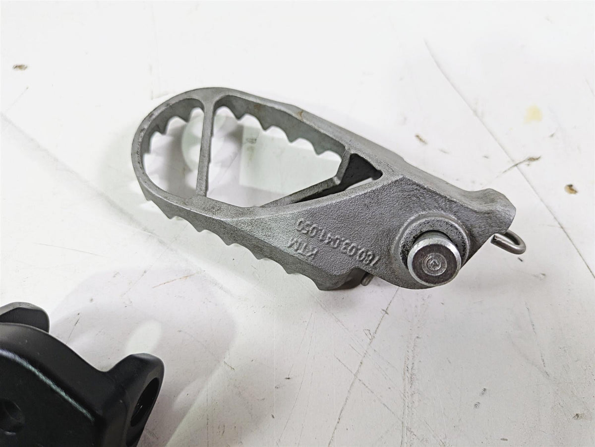 2022 KTM 1290 Super Adventure S Rider Footpeg Set & Clips & Bolts 61903040033 {{ shop.shopifyCountryName }} - Mototech271
