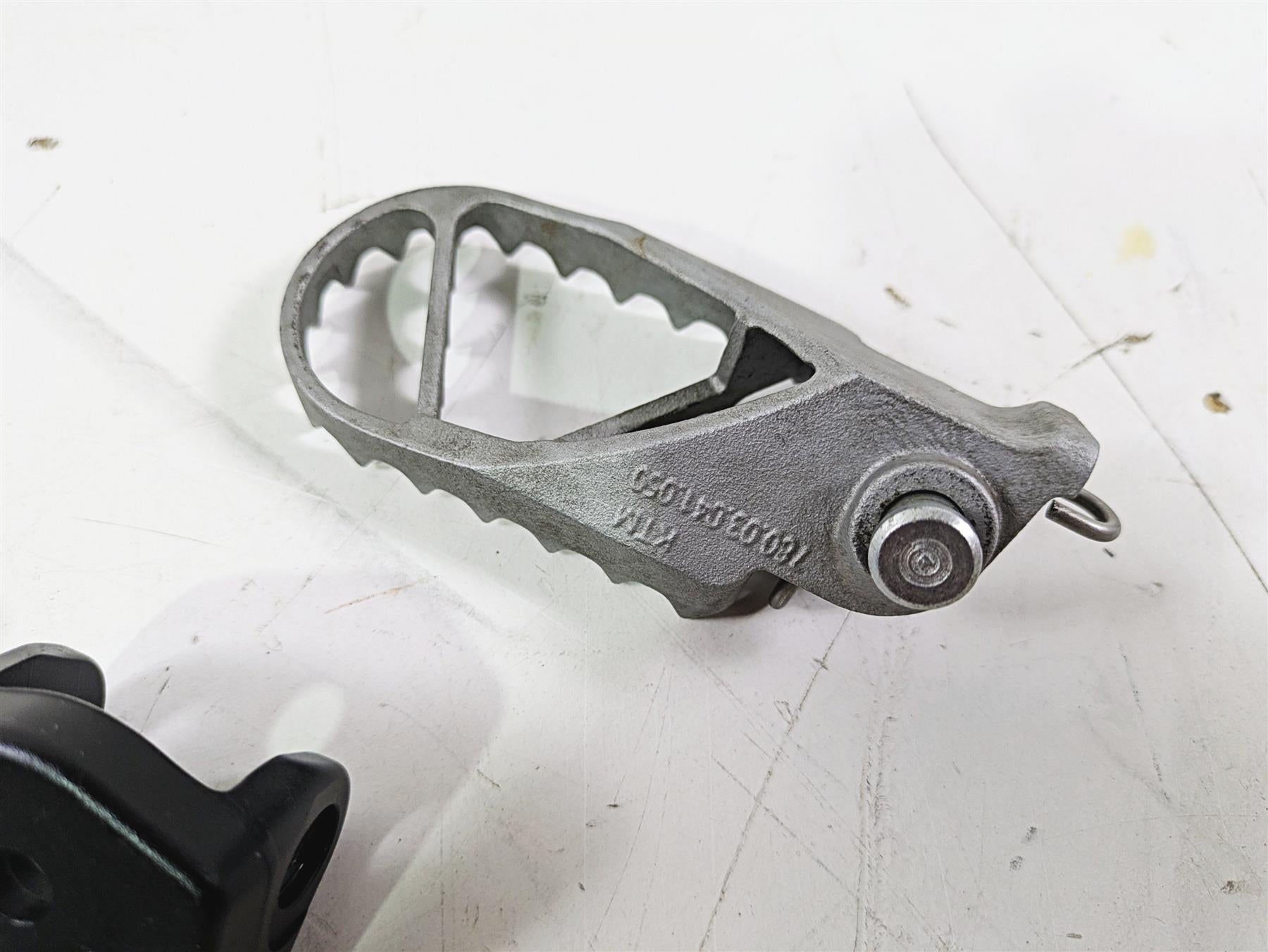 2022 KTM 1290 Super Adventure S Rider Footpeg Set & Clips & Bolts 61903040033 {{ shop.shopifyCountryName }} - Mototech271