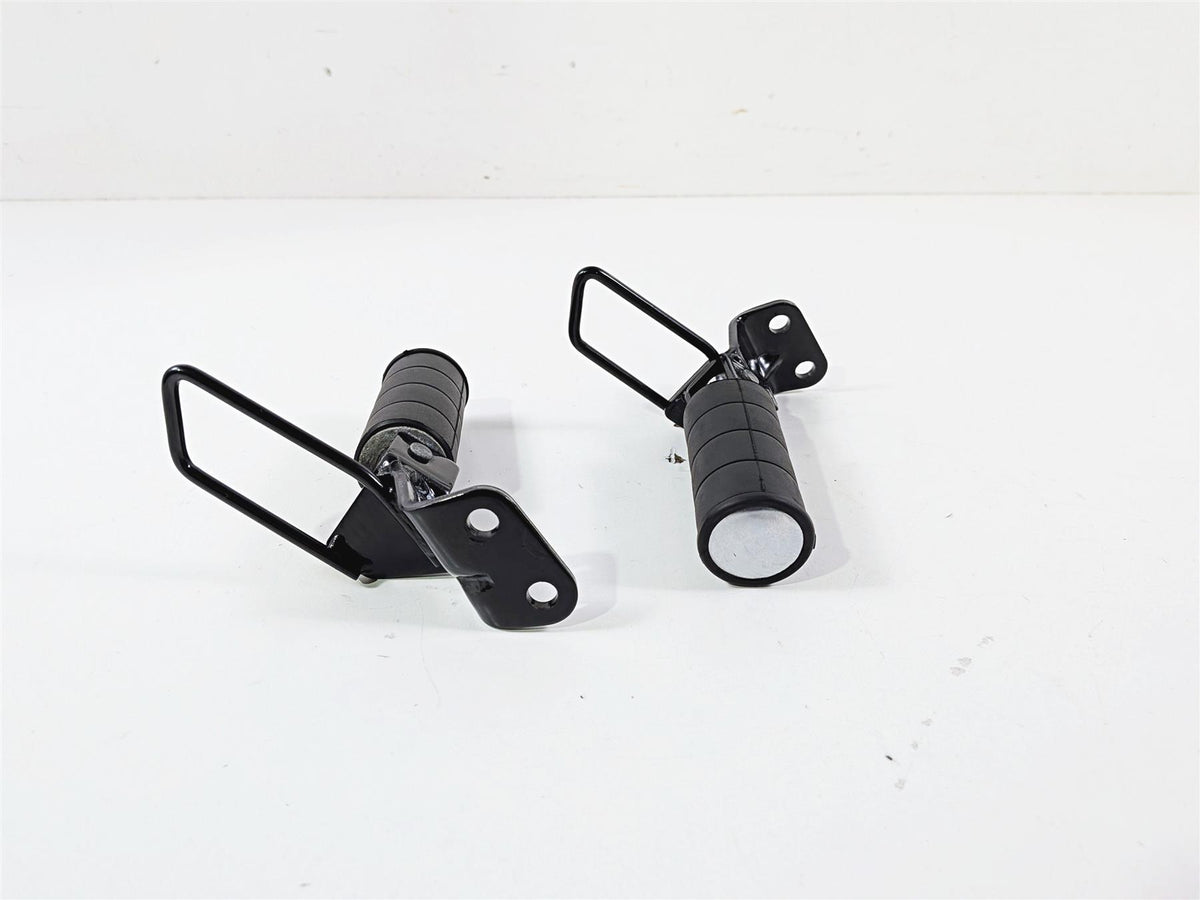 2005 Suzuki VZ800 M50 Boulevard Passenger Footpeg Set 43600-39G00 43700-39G00 {{ shop.shopifyCountryName }} - Mototech271