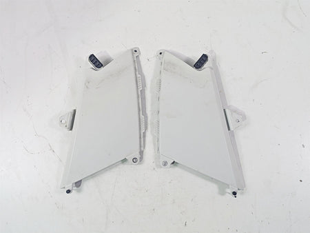 2010 BMW R1200GS K25 Under Tank Knee Cover Set Alpinweiss 46637726781 {{ shop.shopifyCountryName }} - Mototech271