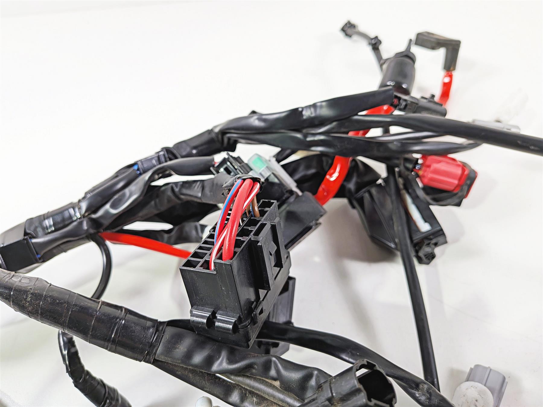 2025 Yamaha YZF R7 Wiring Harness Loom - Taillight Plug Cut BEB-82590-01-00 {{ shop.shopifyCountryName }} - Mototech271
