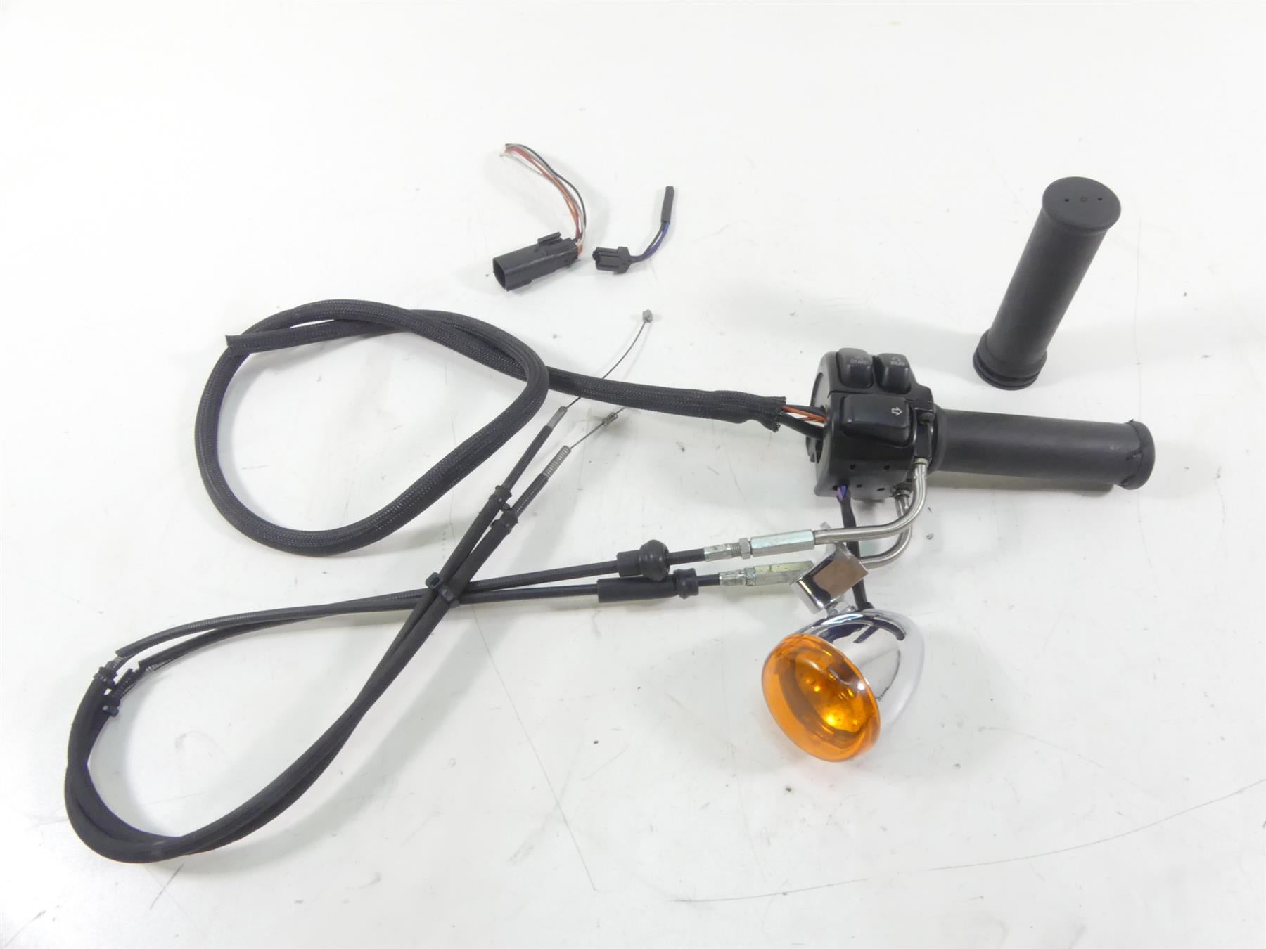 2009 Harley FXDF Dyna Fat Bob Right Control Switch + Blinker Set -Read 71684-06A | Mototech271