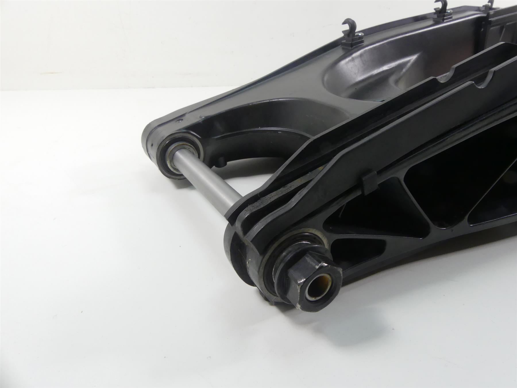 2019 KTM 1290R Super Adventure Swingarm & 25mm Axle & Pivot Bolt 6040403004433 {{ shop.shopifyCountryName }} - Mototech271