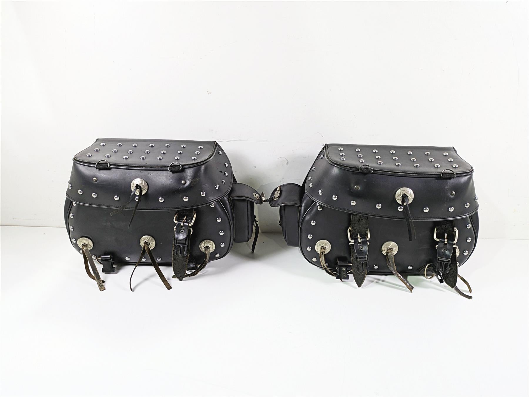 2002 Indian Spirit Deluxe Studded Leather Saddlebag & Mount & Keys Set READ