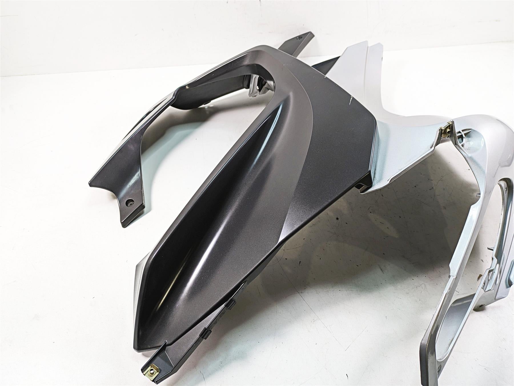 2007 BMW R1200RT K26 Main Right Tank Fairing Cover 46637681056 46637681050 {{ shop.shopifyCountryName }} - Mototech271