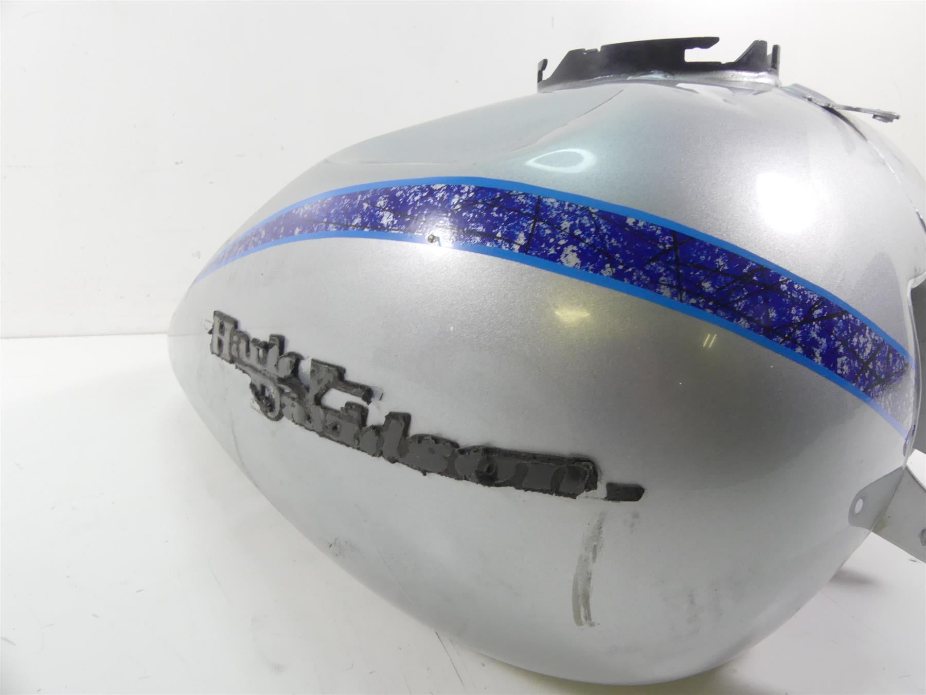 2010 Harley Touring FLHX Street Glide Fuel Gas Petrol Tank -Dented 61356-08 {{ shop.shopifyCountryName }} - Mototech271
