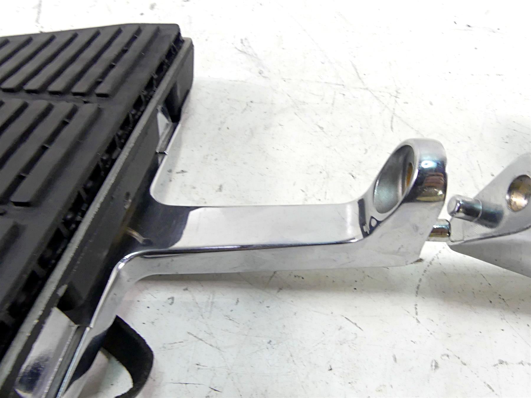 2002 Harley Touring FLHTC Electra Glide Passenger Floor Board Set 52719-93B {{ shop.shopifyCountryName }} - Mototech271