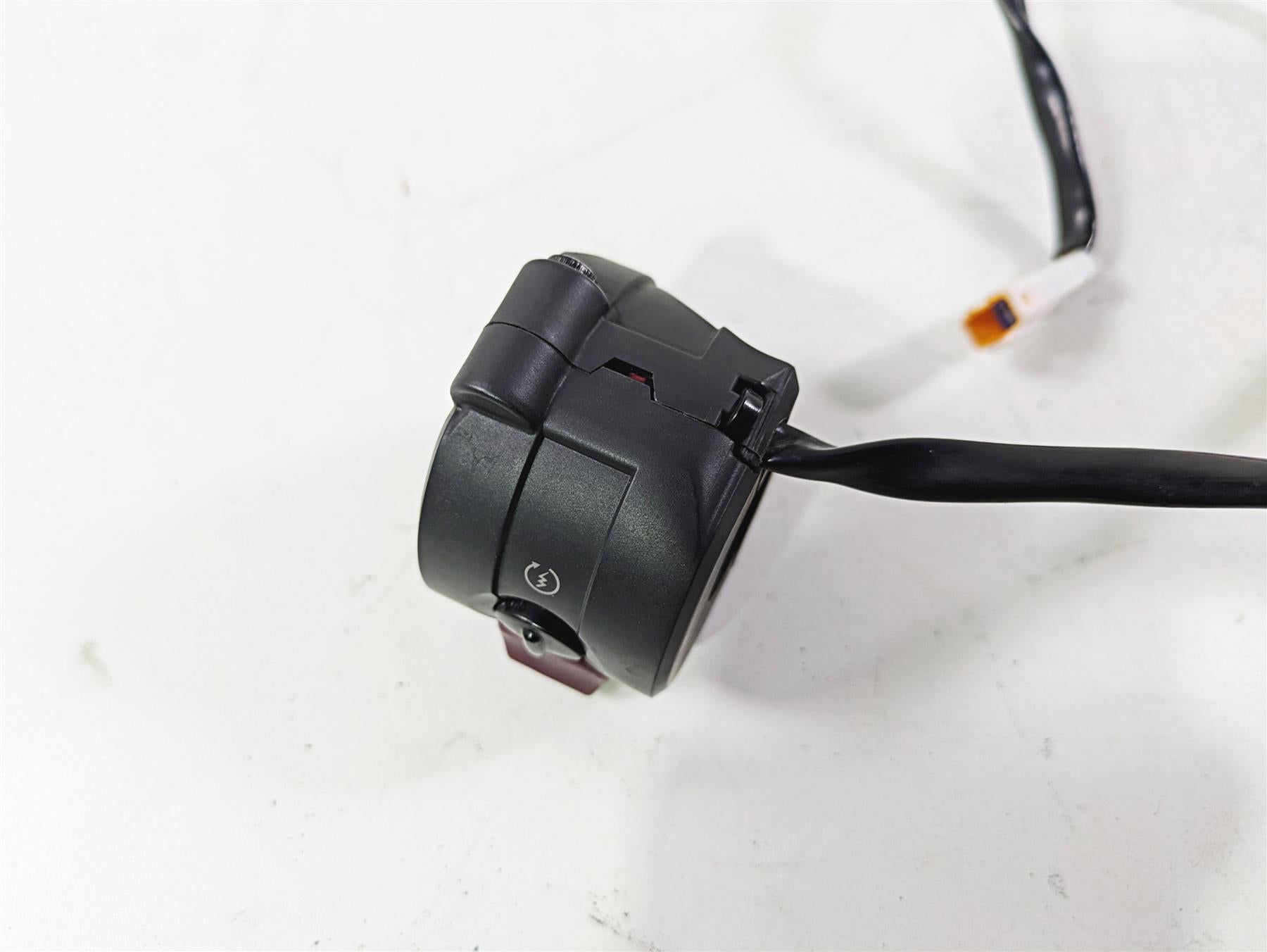 2013 Ducati Hyperstrada 821 Right Hand Control Switch Start Kill 65010121E {{ shop.shopifyCountryName }} - Mototech271