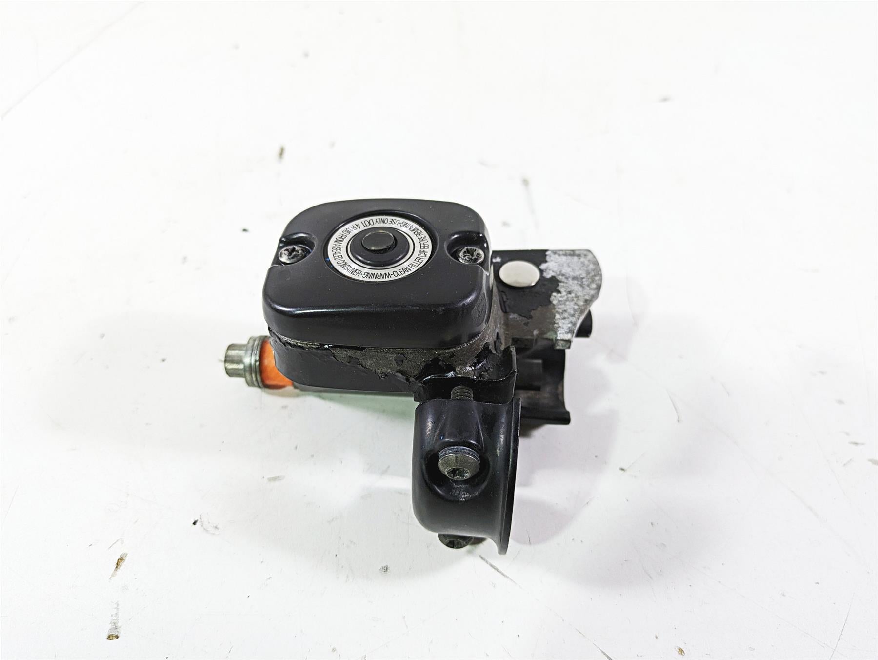 2012 Harley FLD Dyna Switchback Front Brake Master Cylinder 9/16" 45029-11C {{ shop.shopifyCountryName }} - Mototech271