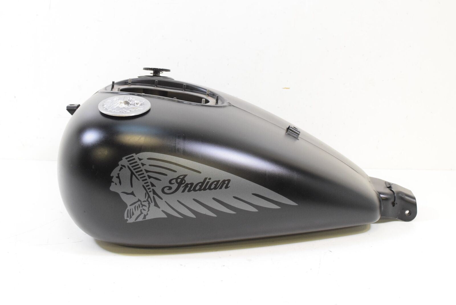 2017 Indian Chieftain Dark Horse Nice Fuel Gas Petrol Tank - No Scratch 1021997 {{ shop.shopifyCountryName }} - Mototech271