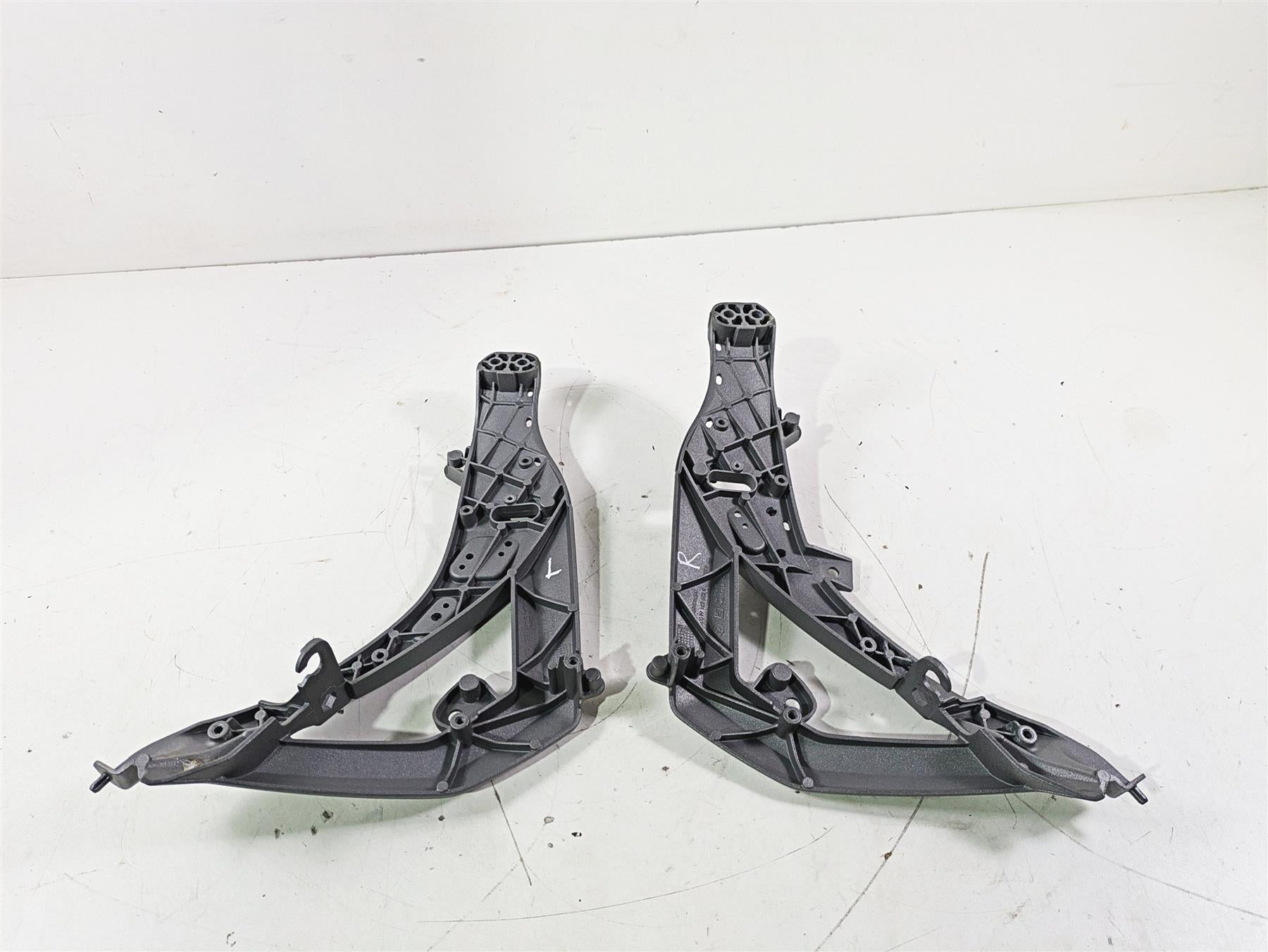 2015 BMW R1200GS Adv K51 Front Left Right Side Stay Carrier 46638528673 {{ shop.shopifyCountryName }} - Mototech271