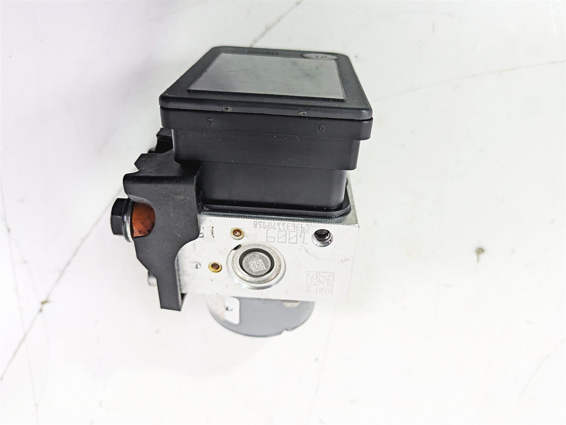 2019 Triumph Speed Triple RS 1050 Abs Brake Pump Module Unit T2029204 {{ shop.shopifyCountryName }} - Mototech271