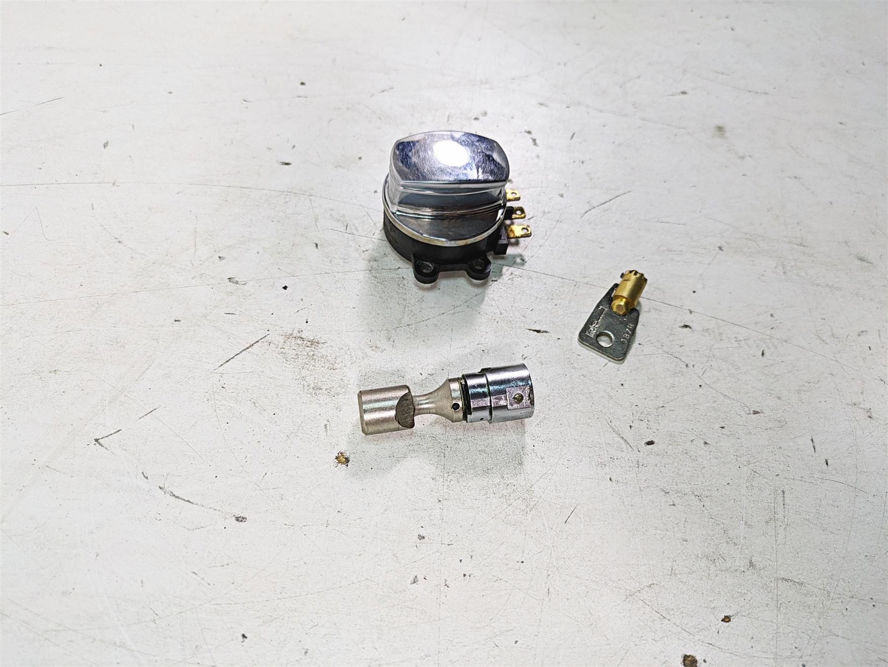 2006 Harley FLSTI Softail Heritage Ignition Switch Key Lock Set 71450-04 {{ shop.shopifyCountryName }} - Mototech271