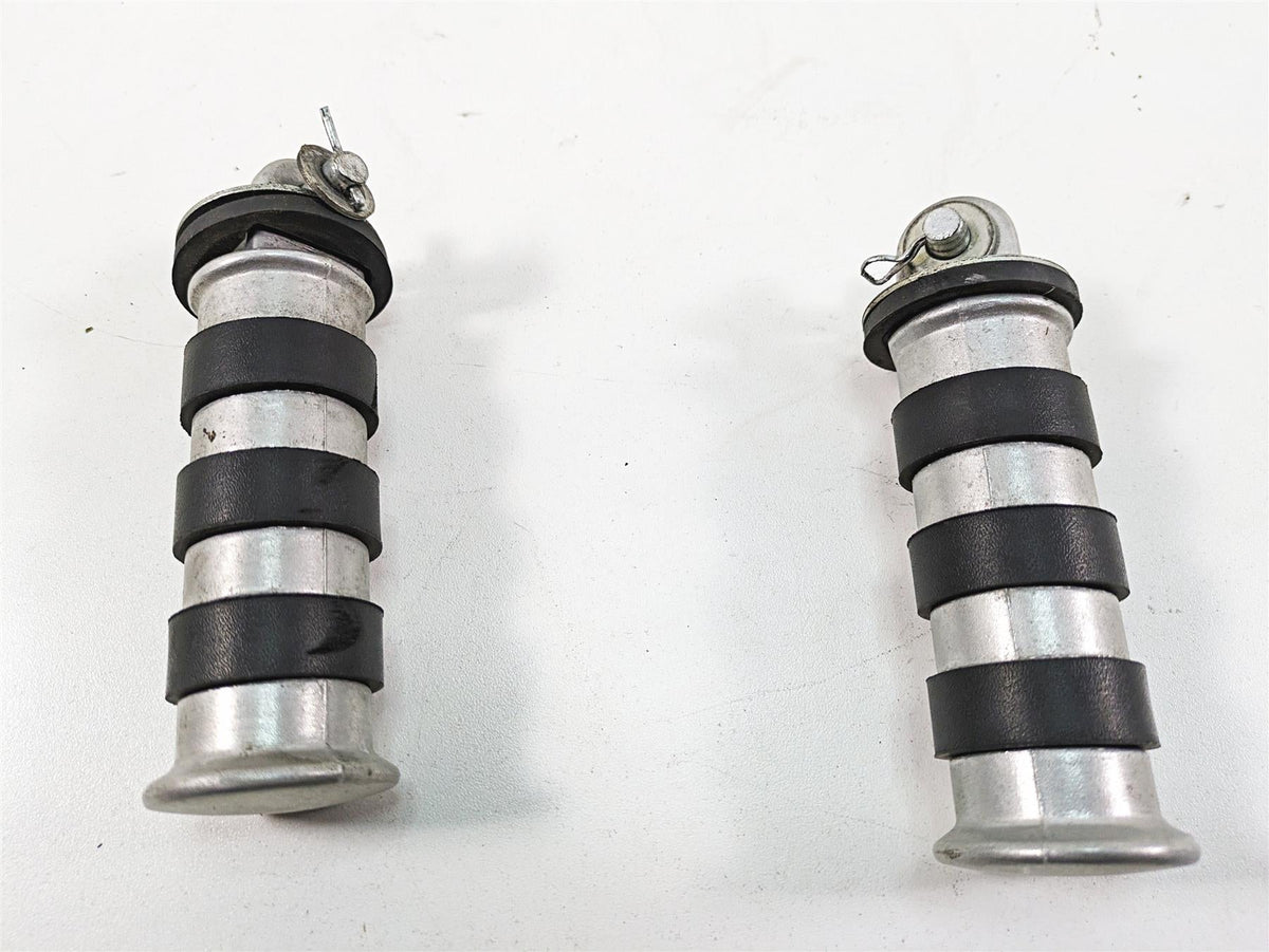 2006 Honda VT1100 C2 Shadow Rear Passenger Footpeg Rest Set 50715-MBA-020 {{ shop.shopifyCountryName }} - Mototech271