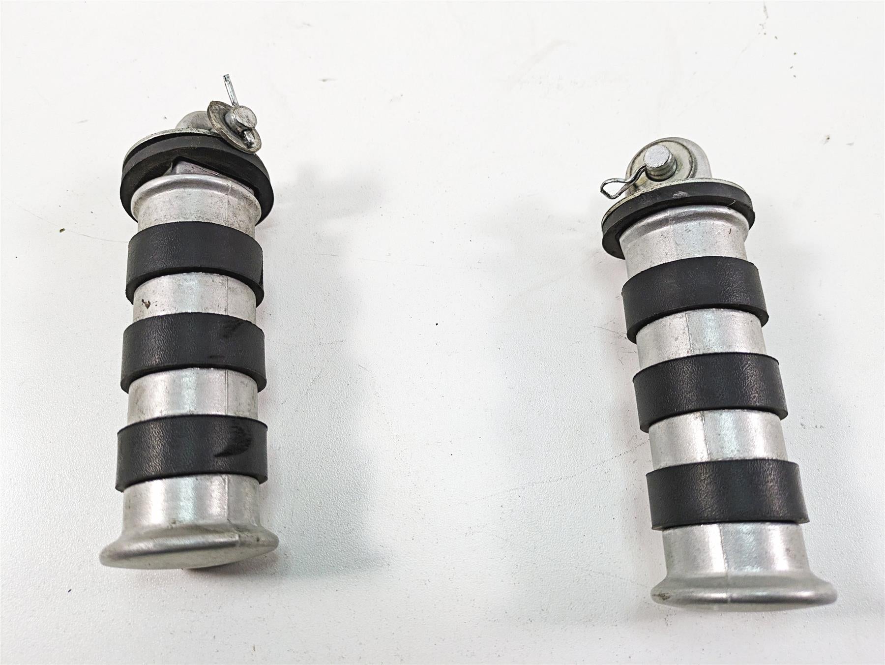 2006 Honda VT1100 C2 Shadow Rear Passenger Footpeg Rest Set 50715-MBA-020 {{ shop.shopifyCountryName }} - Mototech271