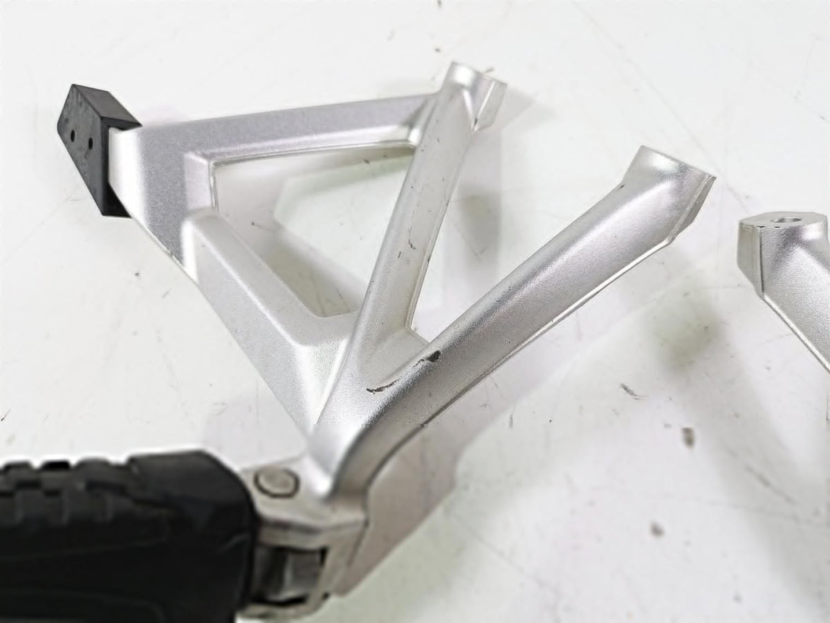 2016 BMW R1200GS GSW K50 Rear Passenger Footpeg Set 46718528793 46718528794 {{ shop.shopifyCountryName }} - Mototech271