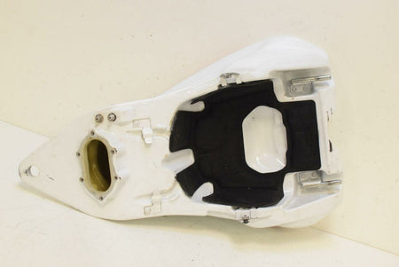 2010 Ducati 848 White Fuel Gas Petrol Tank 58611602 {{ shop.shopifyCountryName }} - Mototech271