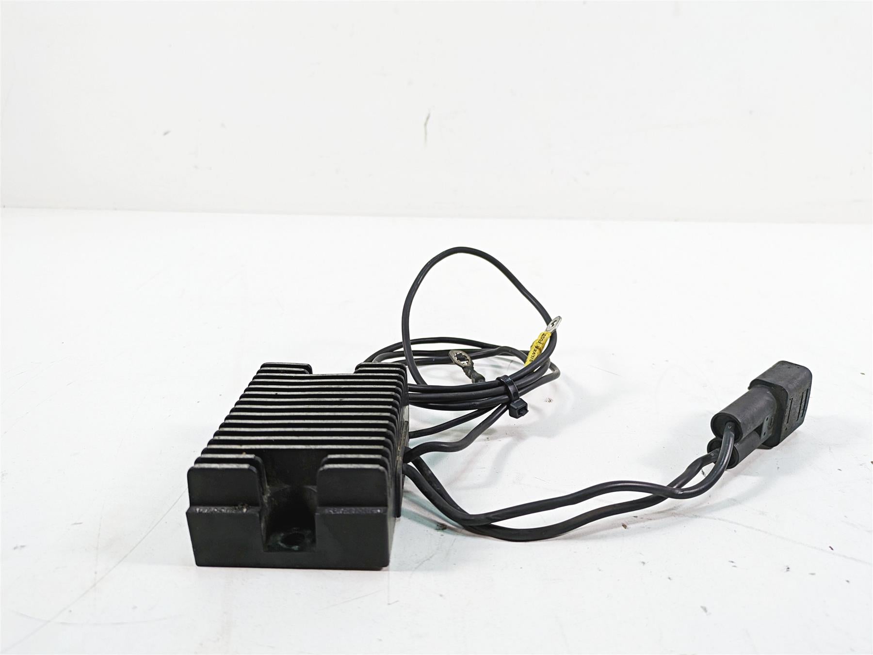 1999 Harley Dyna FXDL Low Rider Rectifier Voltage Regulator 74518-99A {{ shop.shopifyCountryName }} - Mototech271