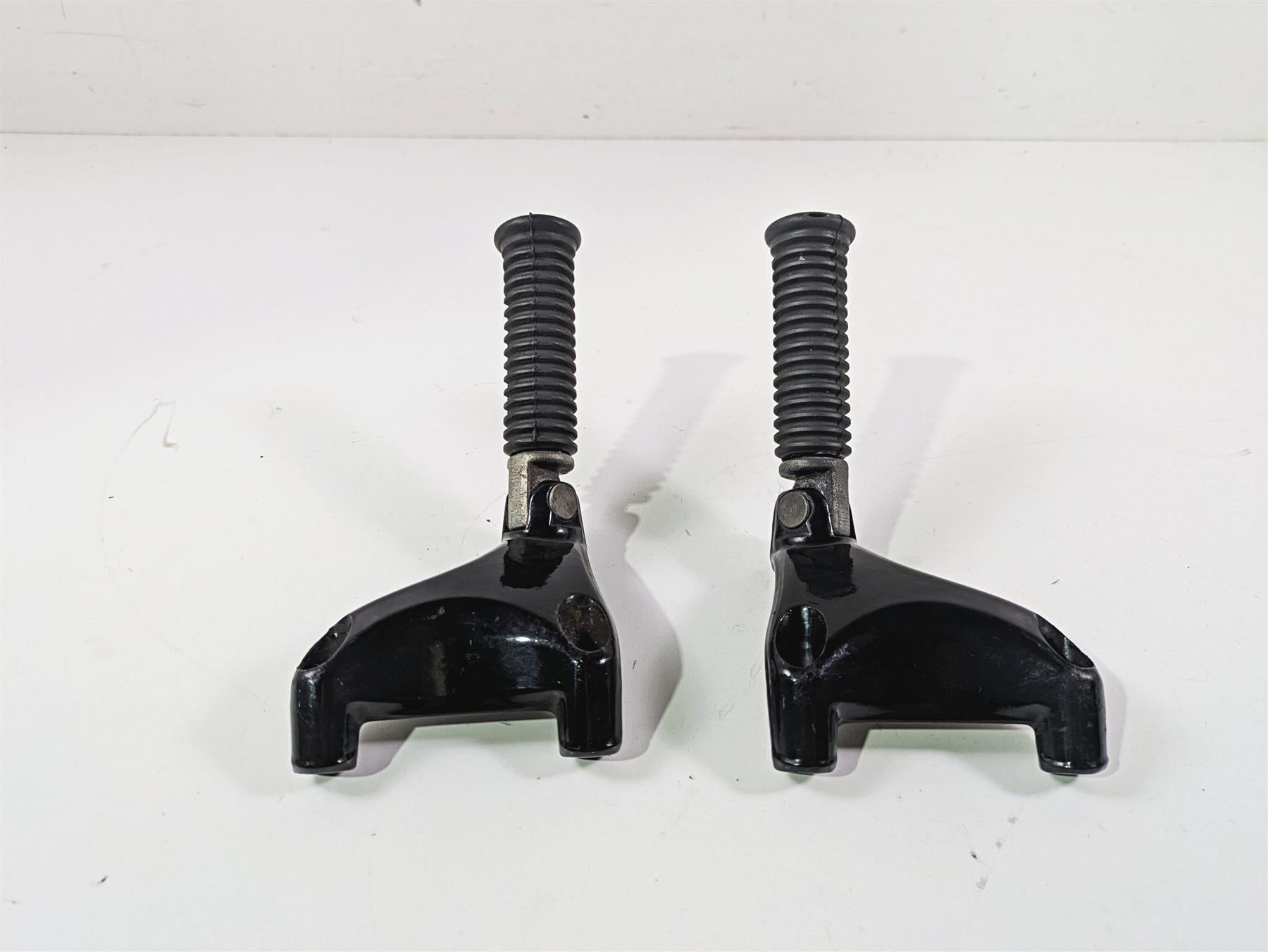 2007 Harley Sportster XL1200 C Rear Passenger Foot Peg Set 49314-04 49315-04 {{ shop.shopifyCountryName }} - Mototech271