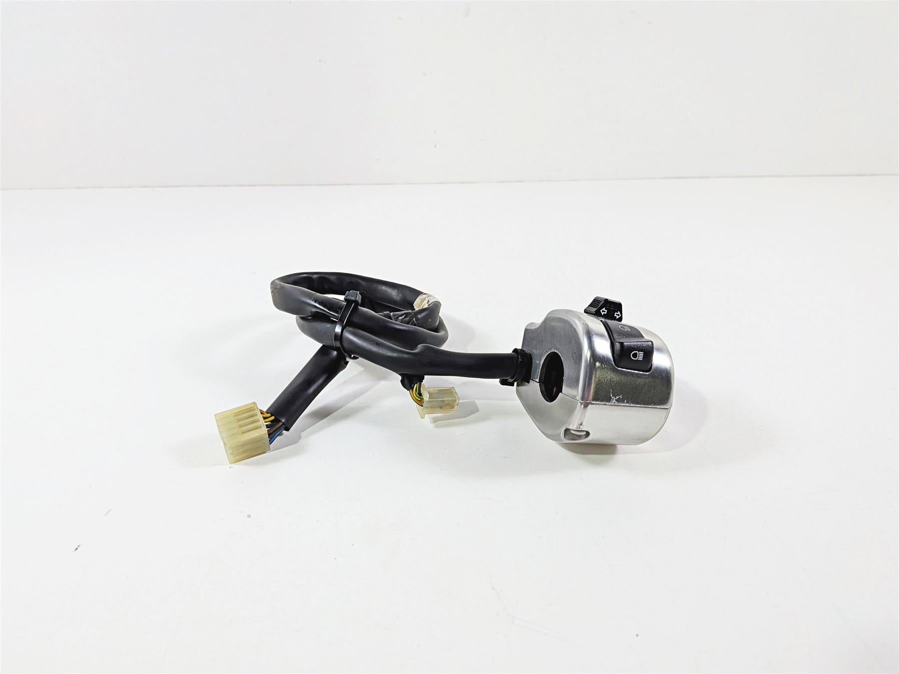 2006 Yamaha XVZ1300 Royal Star Left Hand Light Control Switch 1D6-83973-00-00 {{ shop.shopifyCountryName }} - Mototech271