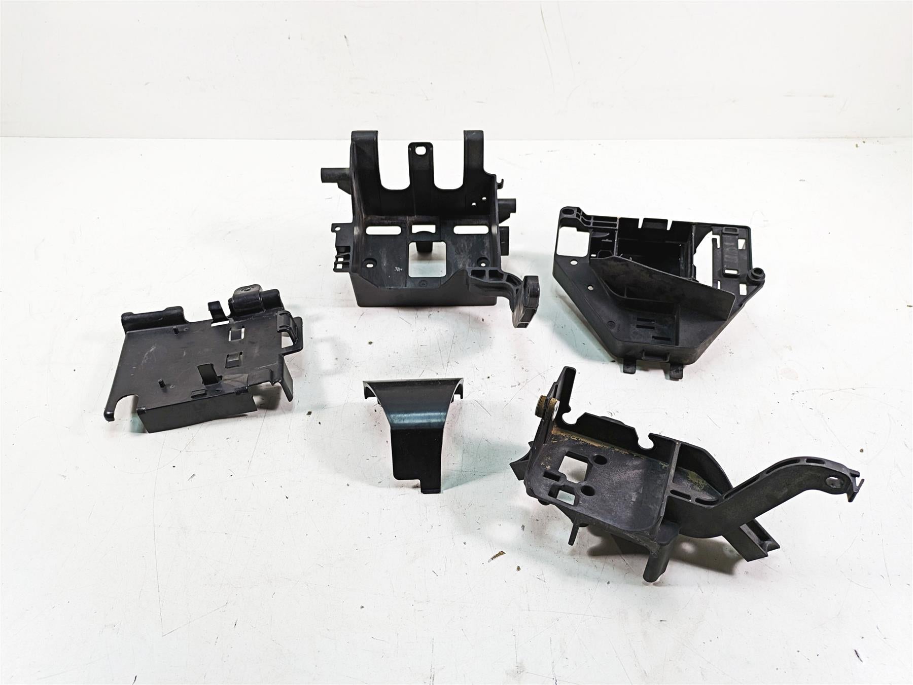 2008 Harley FLHTCU Electra Glide Plastic Battery Electrical Carrier Set 70348-08 | Mototech271