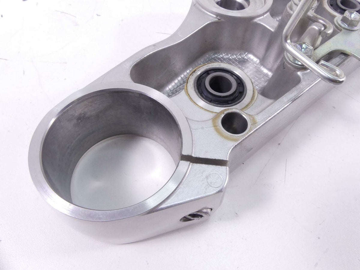 2006 Suzuki M109R VZR1800 Boulevard Upper Triple Tree Clamp 57mm 51311-48G00 {{ shop.shopifyCountryName }} - Mototech271