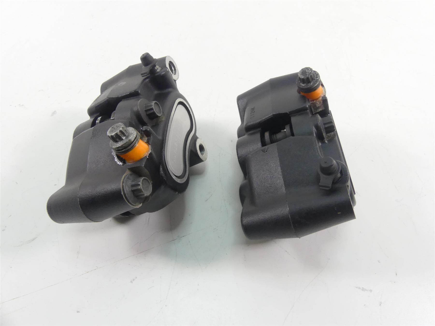 2014 Harley FXDF Dyna Fat Bob Front Brake Caliper Set 41300001 41300002 {{ shop.shopifyCountryName }} - Mototech271