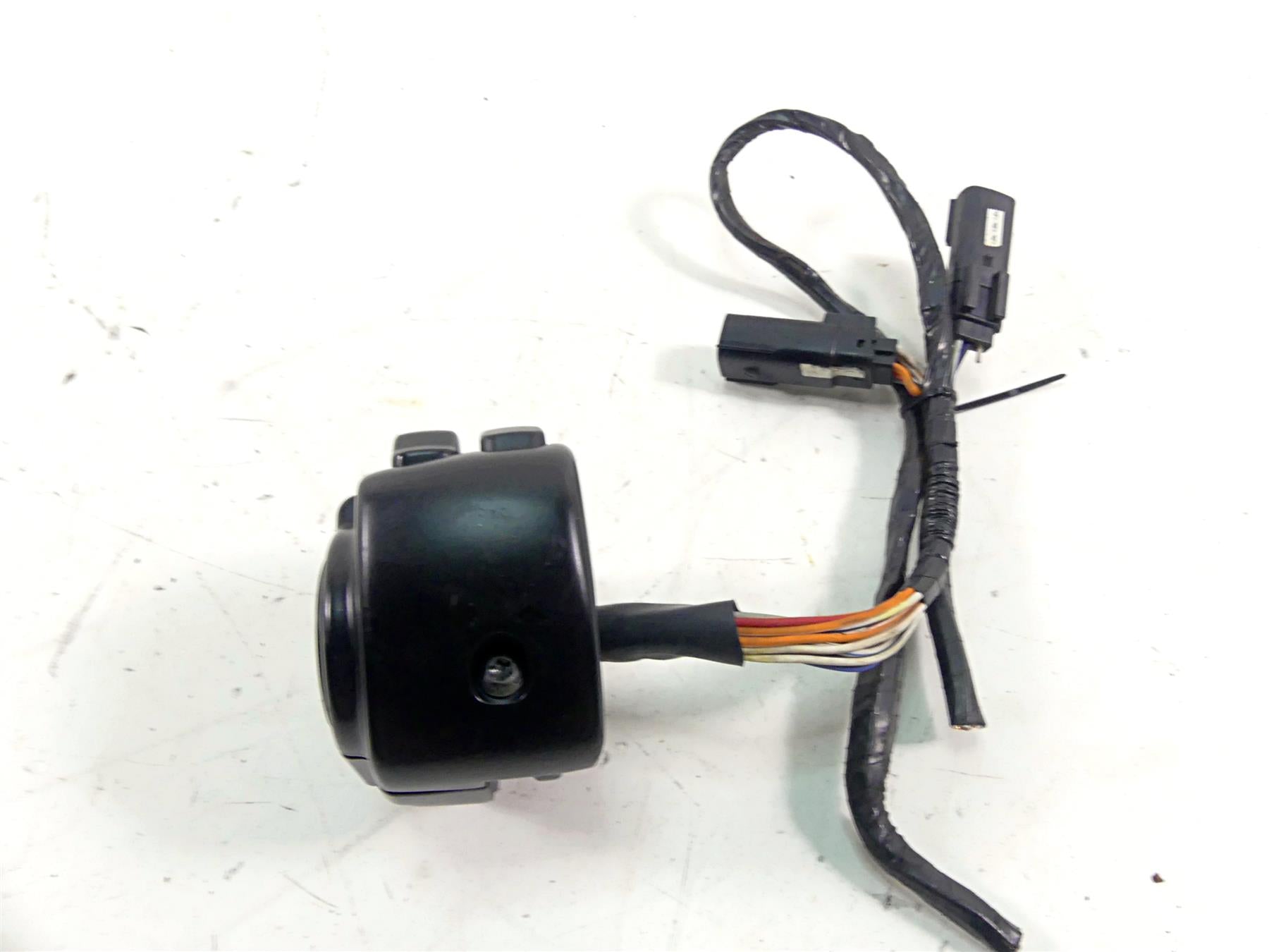 2010 Harley Touring FLHRC Road King Right Hand Control Switch 71684-06A 71683-06 {{ shop.shopifyCountryName }} - Mototech271