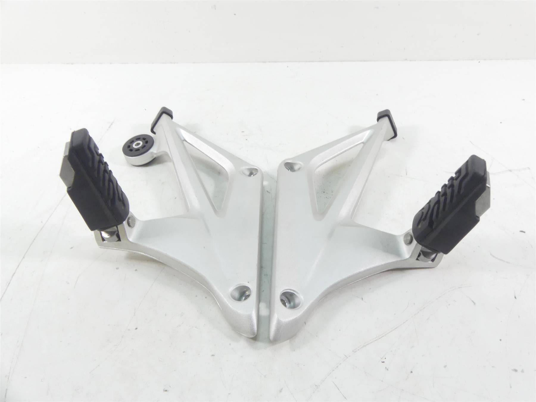 2017 BMW R1200RT K52 Rear Passenger Footpeg Set 46718534789 46718534790 {{ shop.shopifyCountryName }} - Mototech271