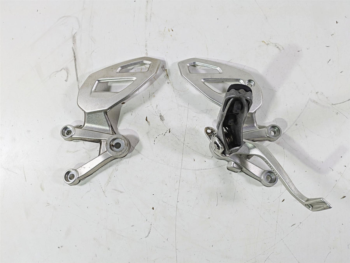 2019 BMW S1000XR K49 Right Rider Footpeg & Brake Pedal Set - Read 46718553836 {{ shop.shopifyCountryName }} - Mototech271