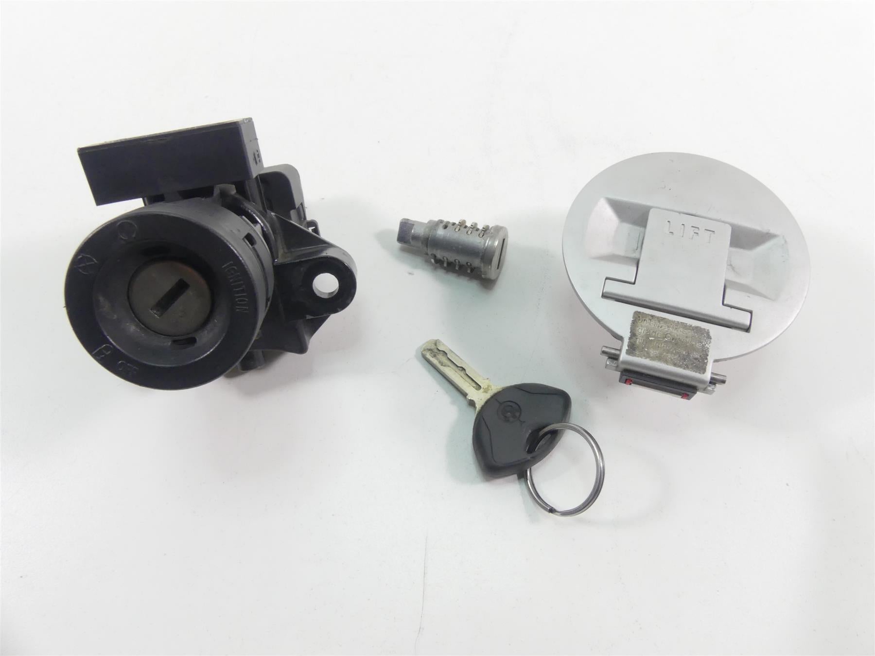 2013 BMW F800GS STD K72 Ignition Switch Gas Cap Key Lock Set -Read 51257700072 {{ shop.shopifyCountryName }} - Mototech271