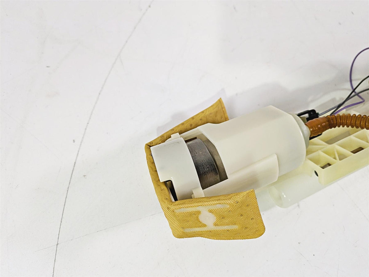 2010 Harley VRSCF Muscle Rod Fuel Gas Petrol Pump - Tested 75310-07 {{ shop.shopifyCountryName }} - Mototech271