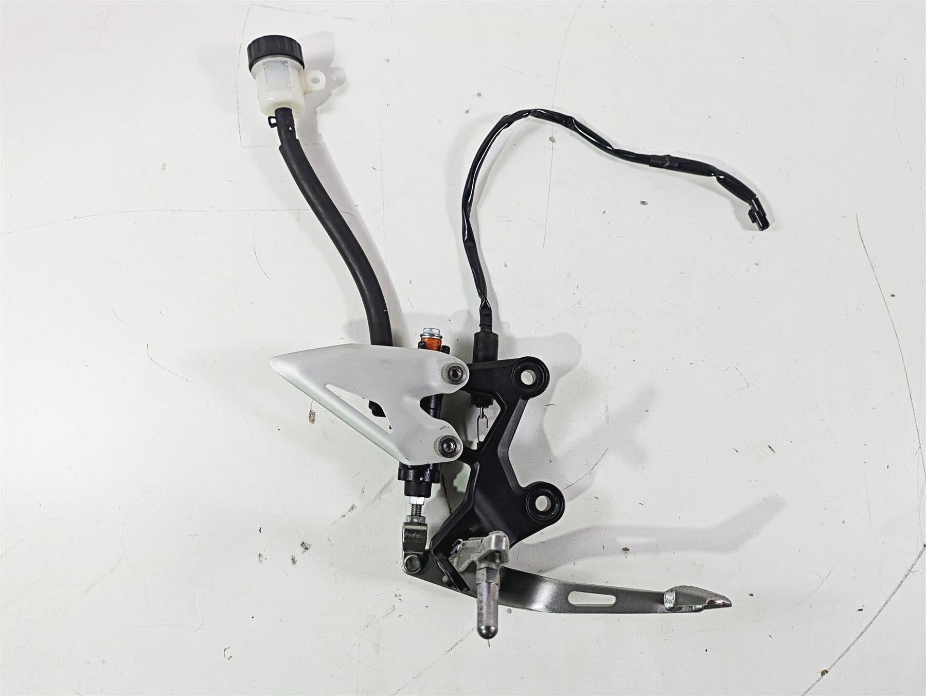 2023 Kawasaki EX400 Ninja Right Footpeg + Brake Lever Master Cylinder 35063-1408
