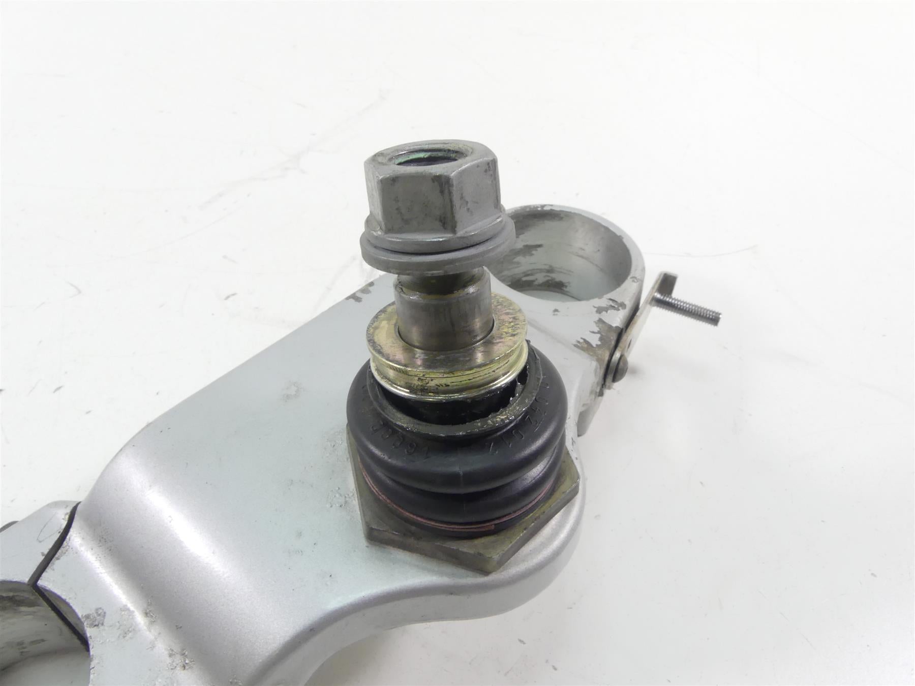 2001 BMW R1150 GS R21 Lower Triple Tree Steering Clamp 31422338223 {{ shop.shopifyCountryName }} - Mototech271