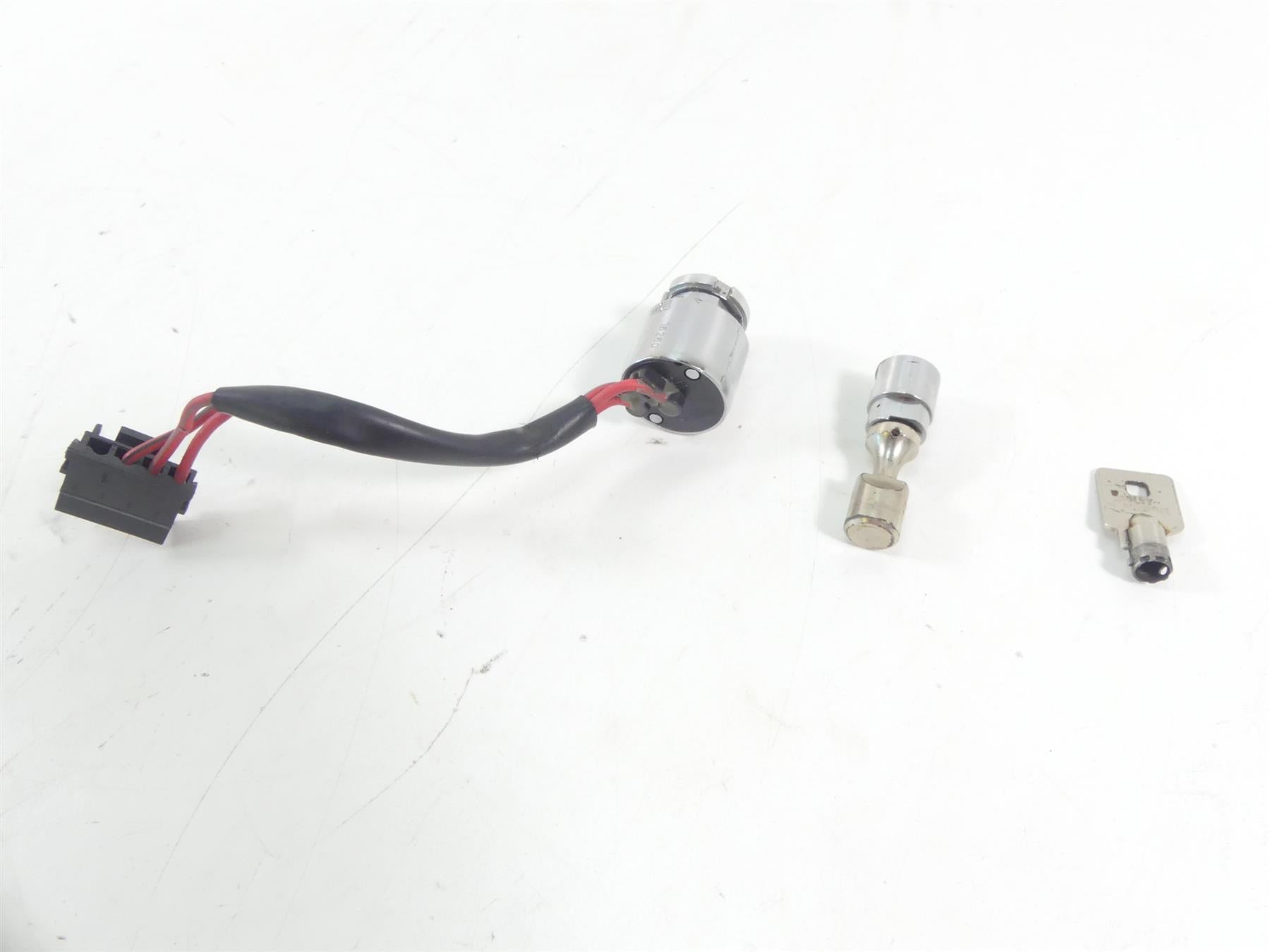 1997 Harley Dyna FXDS Super Glide Conv Ignition Switch Key Lock Set 71705-97 {{ shop.shopifyCountryName }} - Mototech271