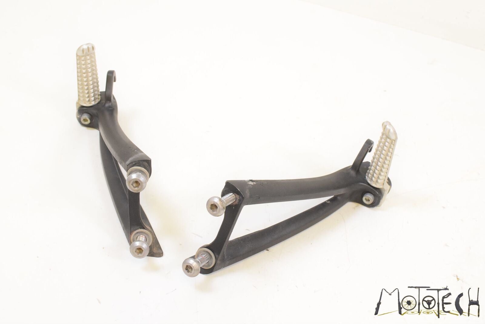 2012 Yamaha YZFR6 YZF R6 Rear Passenger Footpeg Foot Peg SET 2C0-2742L-10-00 {{ shop.shopifyCountryName }} - Mototech271