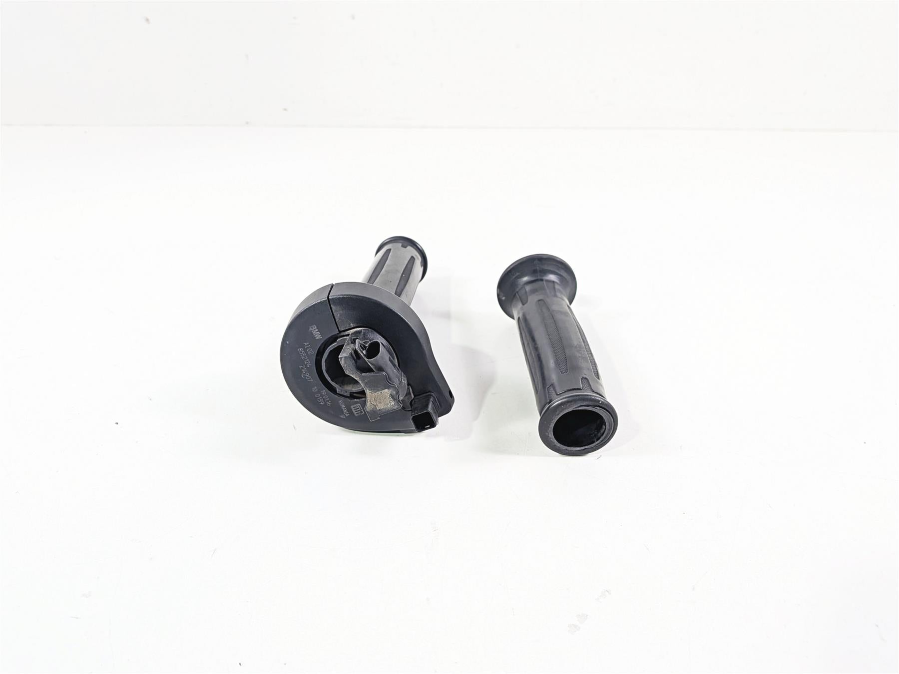 2016 BMW R1200RT RT RTW K52 Heated Hand Grip Set Grips 61318552117 61318552122 {{ shop.shopifyCountryName }} - Mototech271