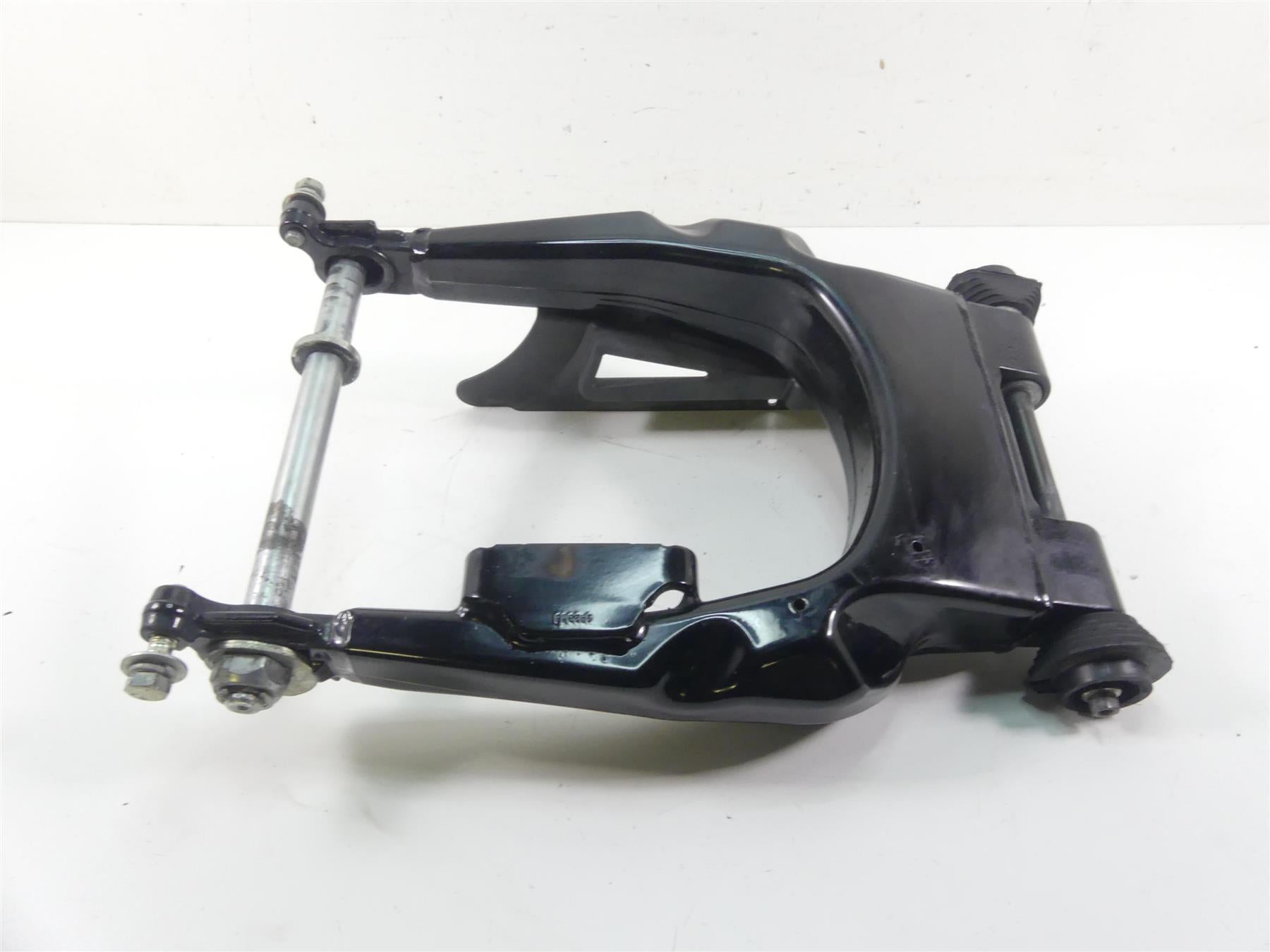2009 Harley FLHTCU SE4 CVO E-Glide Rear Swing Arm Swingarm + Axle 45470-09 {{ shop.shopifyCountryName }} - Mototech271