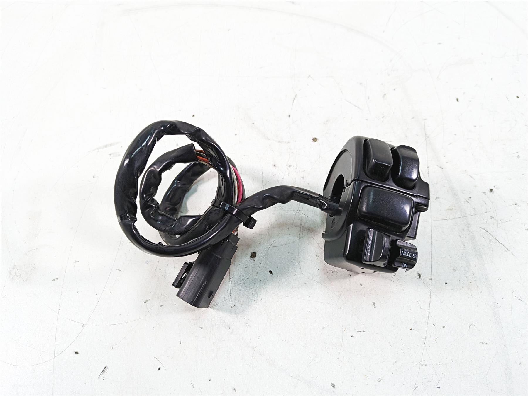 2008 Harley FLHTCU Electra Glide Right Hand Cruise Control Switch 71684-06A {{ shop.shopifyCountryName }} - Mototech271