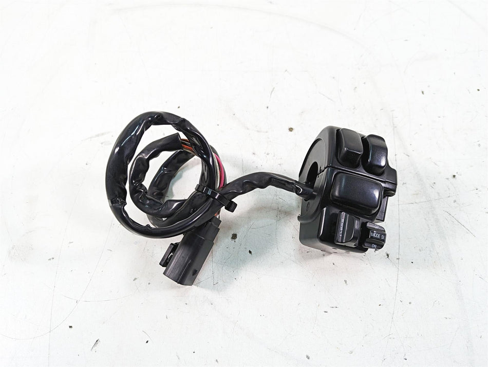 2008 Harley FLHTCU Electra Glide Right Hand Cruise Control Switch 71684-06A {{ shop.shopifyCountryName }} - Mototech271
