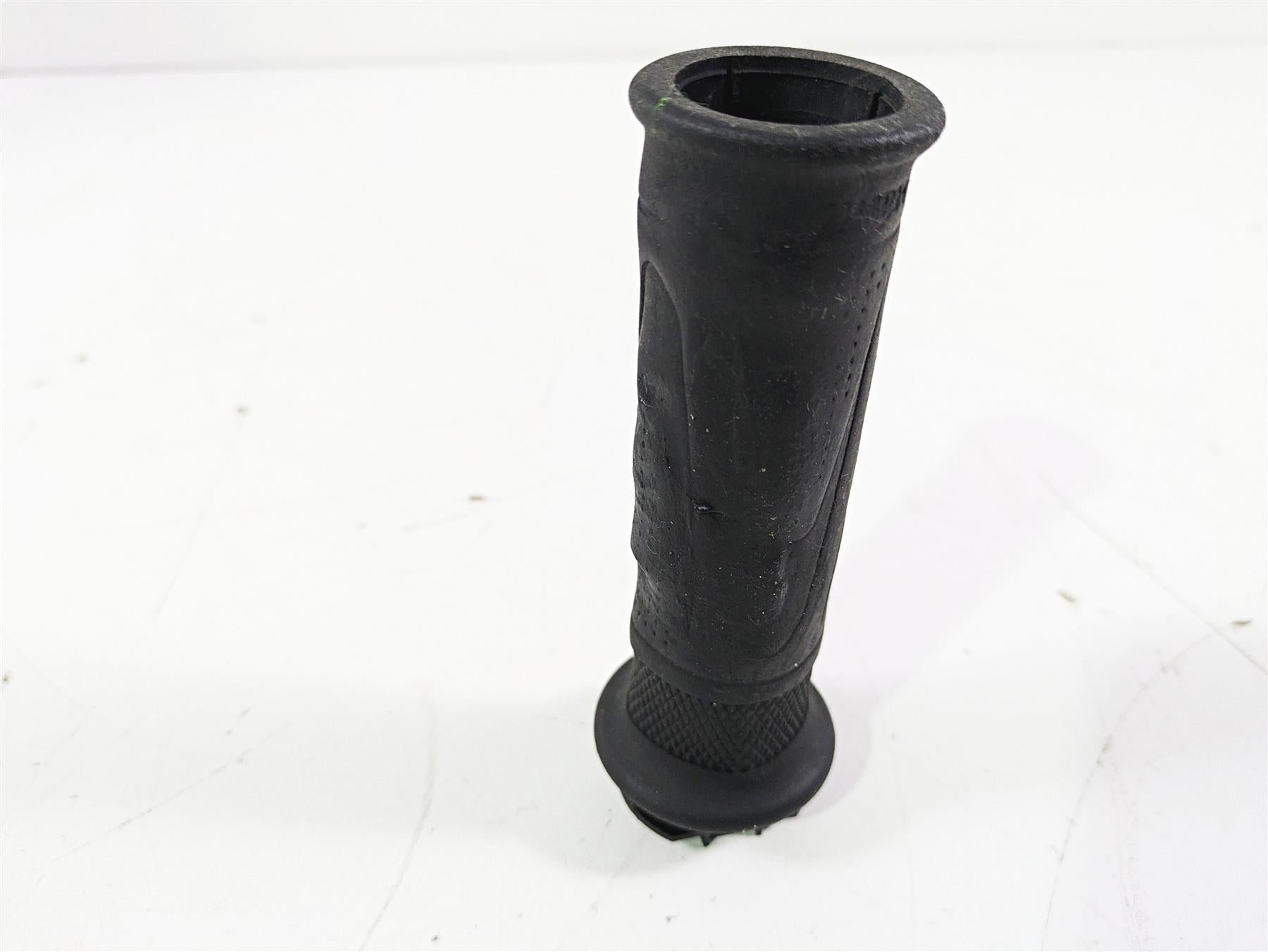 2019 Triumph Speed Triple RS 1050 Ride Fly By Wire Throttle Grip T2042226 {{ shop.shopifyCountryName }} - Mototech271