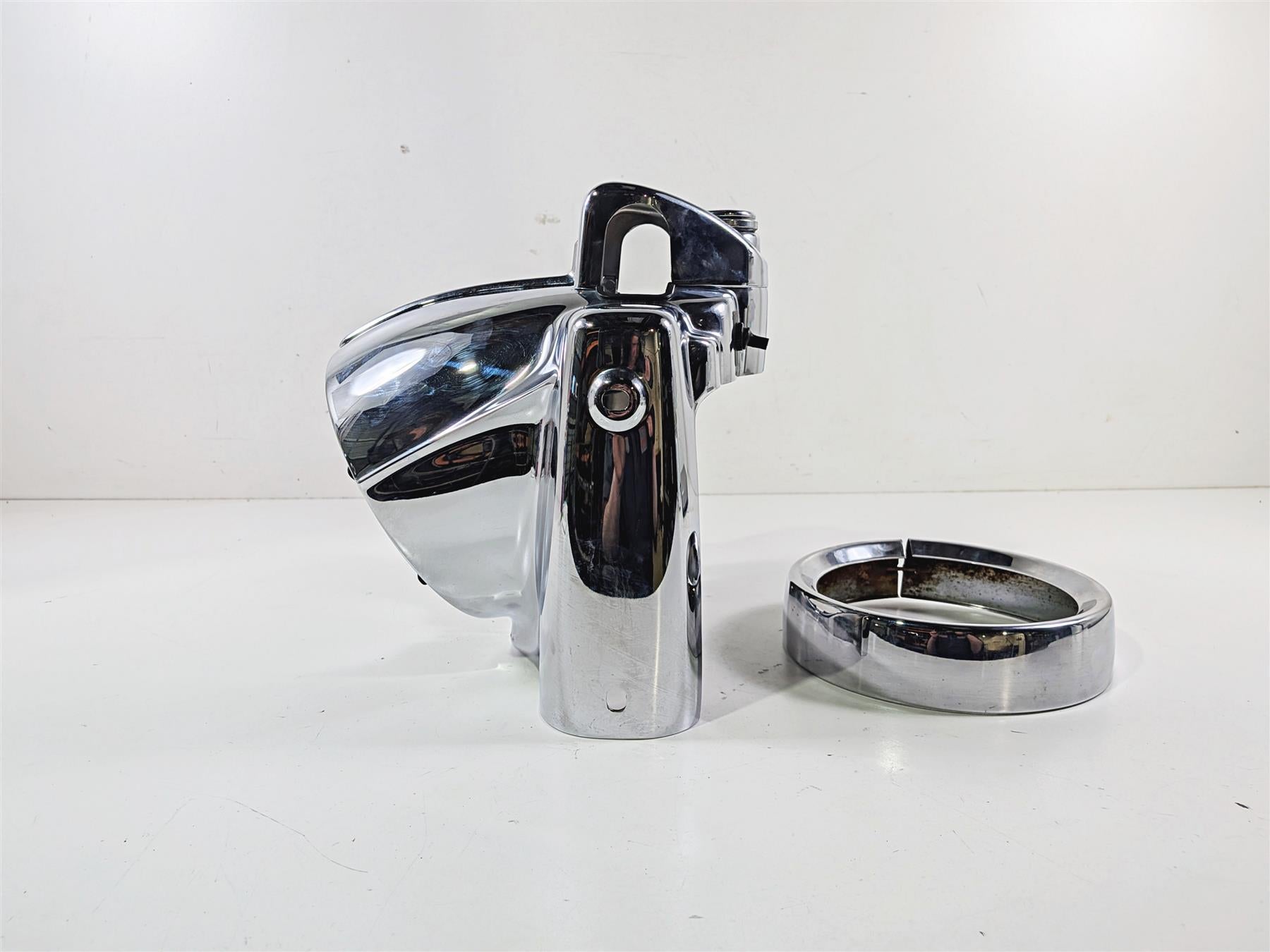 2000 Harley Touring FLHRCI Road King Headlight Cover Nacelle 67674-94 67682-94 {{ shop.shopifyCountryName }} - Mototech271